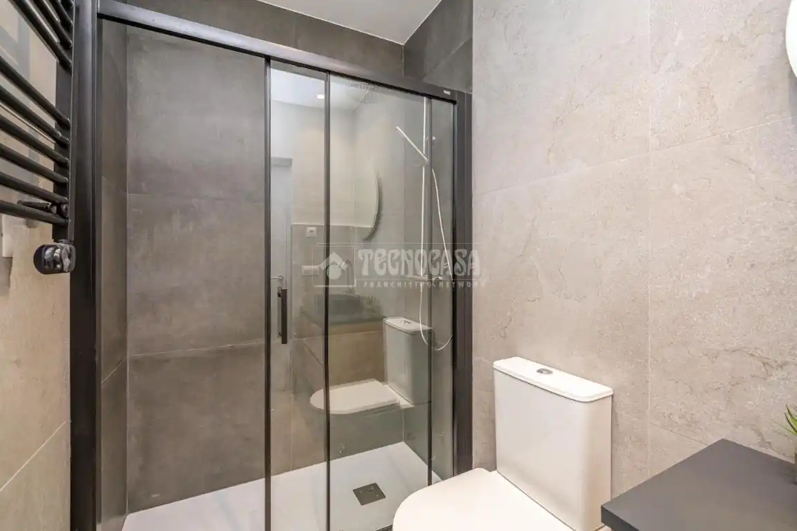 Baño de Piso en venta en Madrid con Aire acondicionado y Amueblado