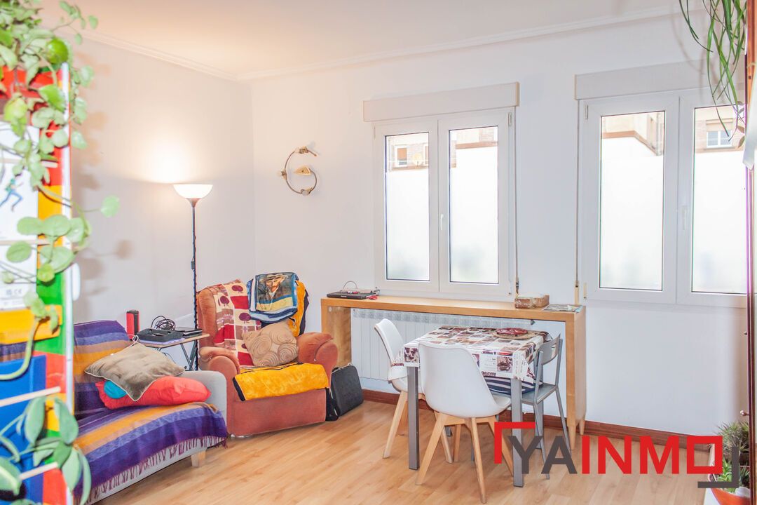 Sala d'estar de Pis en venda en Vitoria - Gasteiz amb Calefacció, Parquet i Traster