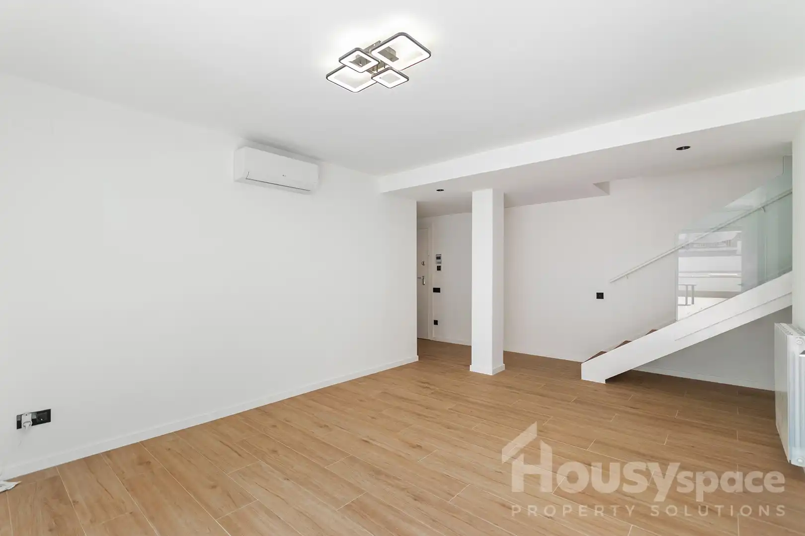 Duplexes for sale in Barcelona  with Air Conditioner, Heating and Private garden