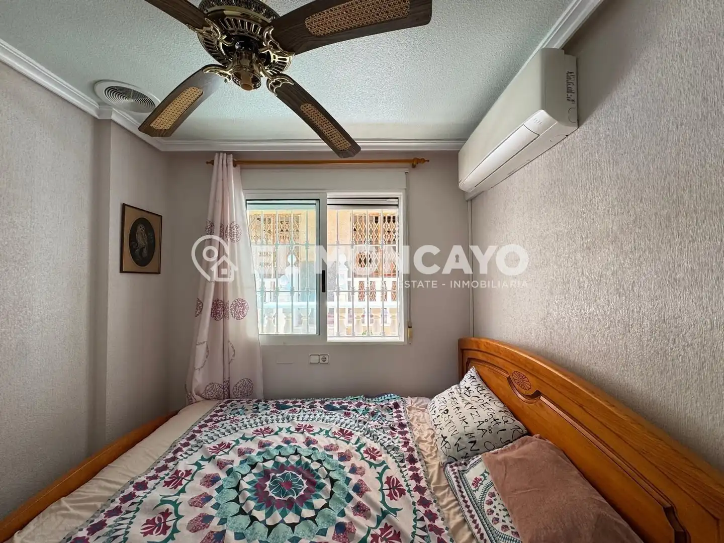 Schlafzimmer von Einfamilien-Reihenhaus zum Verkauf in Guardamar del Segura mit Klimaanlage, Heizung und Terrasse