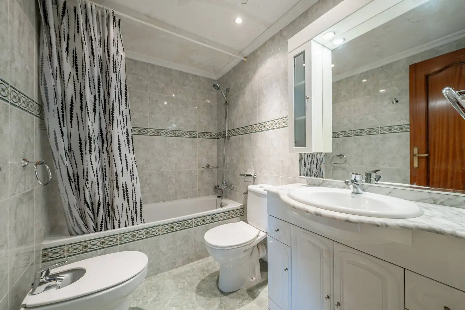 Badezimmer von Wohnung zum Verkauf in Madrid mit Heizung und Terrasse