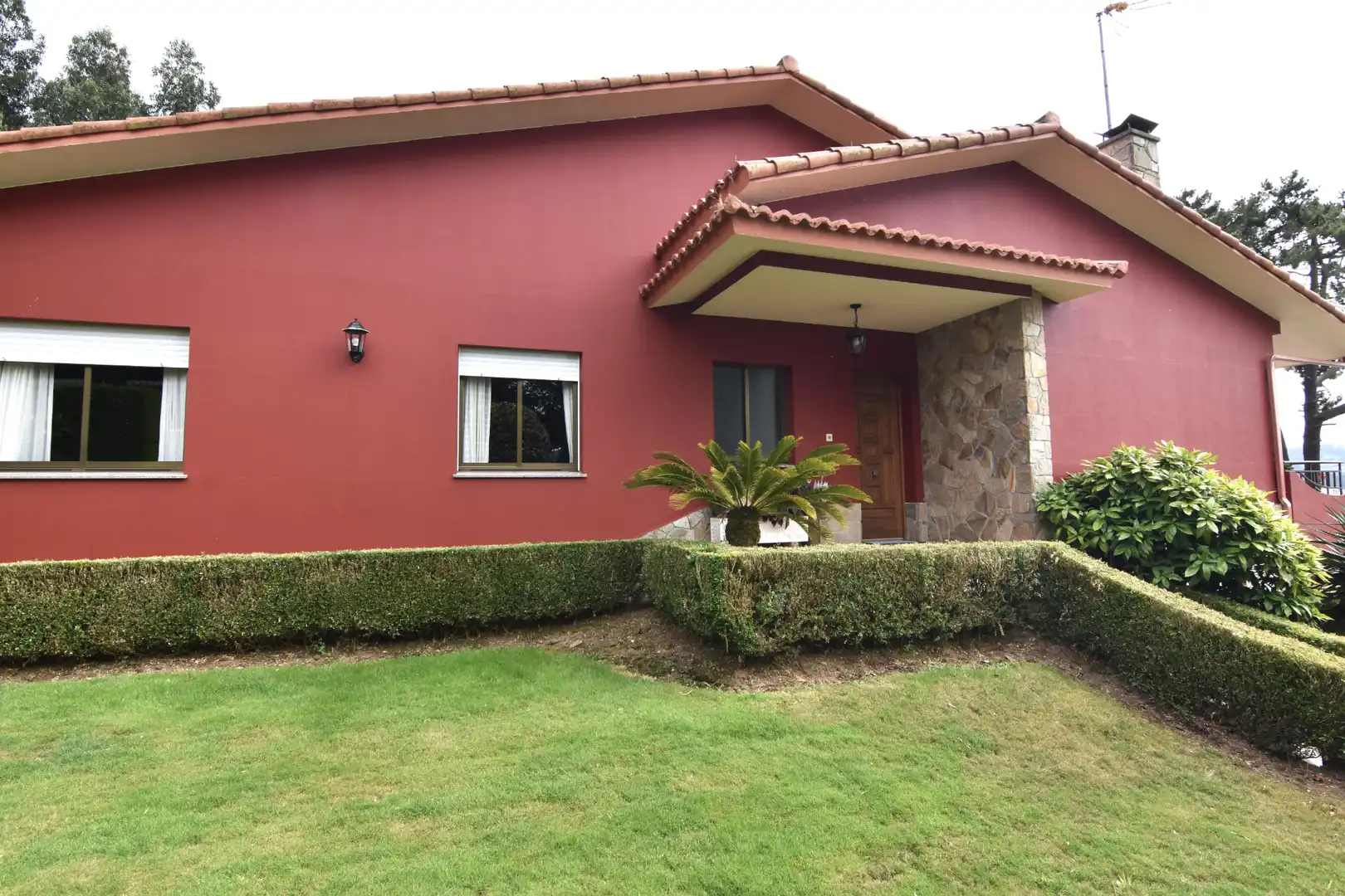 Vista exterior de Casa o chalet en venta en Oleiros con Calefacción, Jardín privado y Parquet