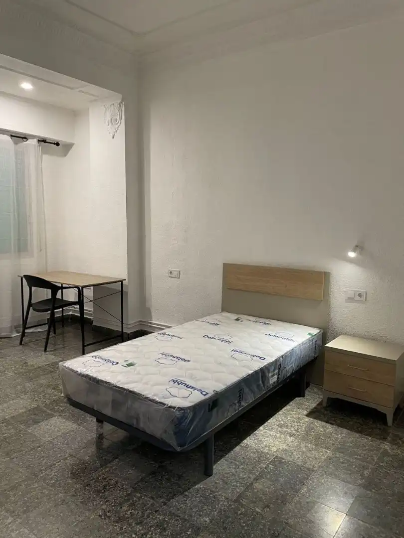 Habitación de Piso de alquiler en Valencia con Amueblado
