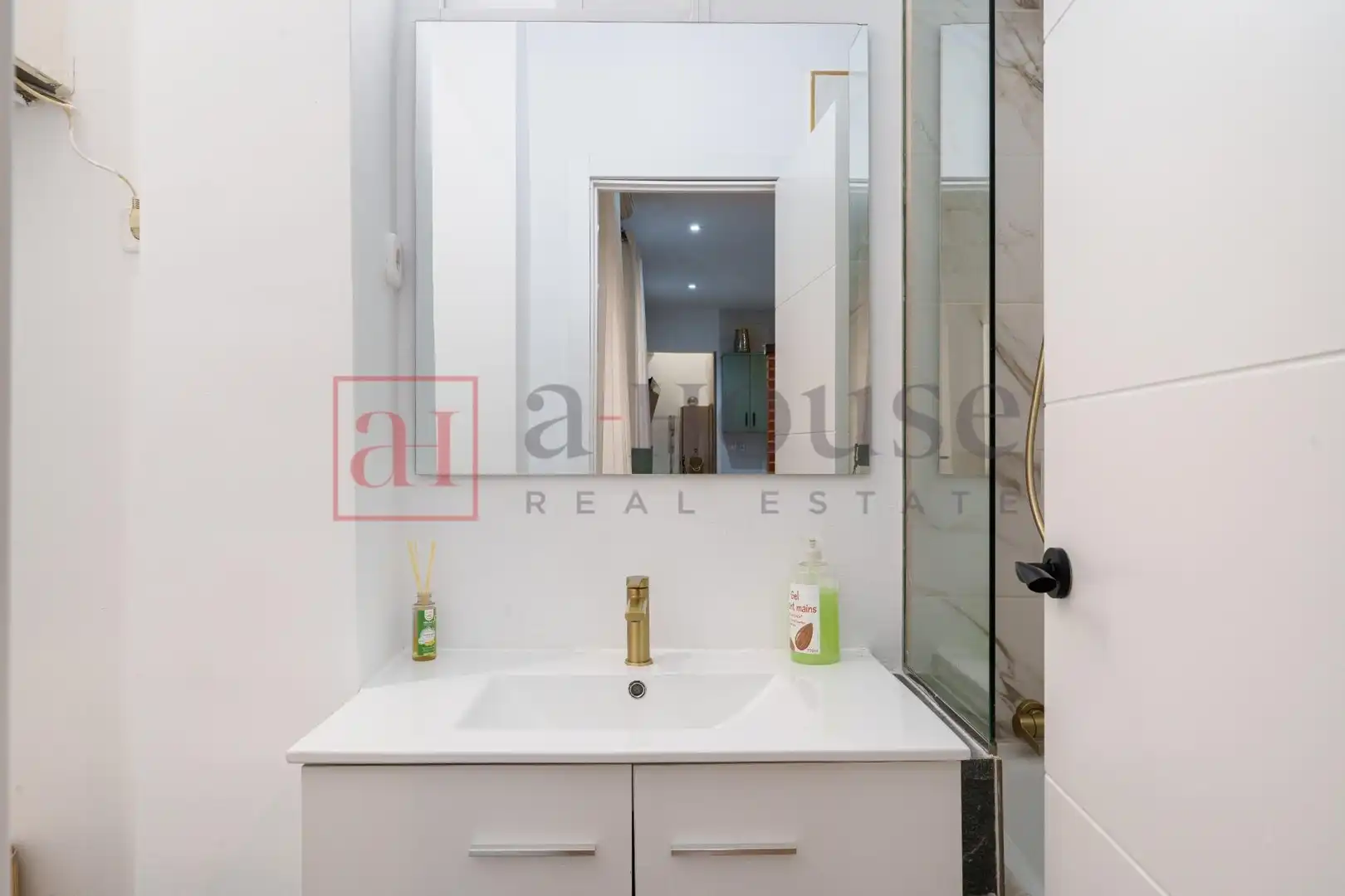Bathroom of Ground floor for sale in Madrid  with Air Conditioner, Heating and Furnished
