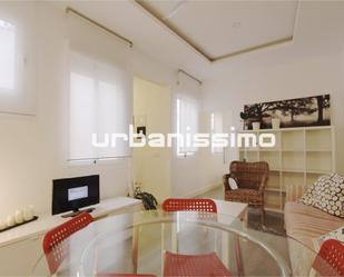 Sala d'estar de Apartament de lloguer en  Madrid Capital amb Aire condicionat