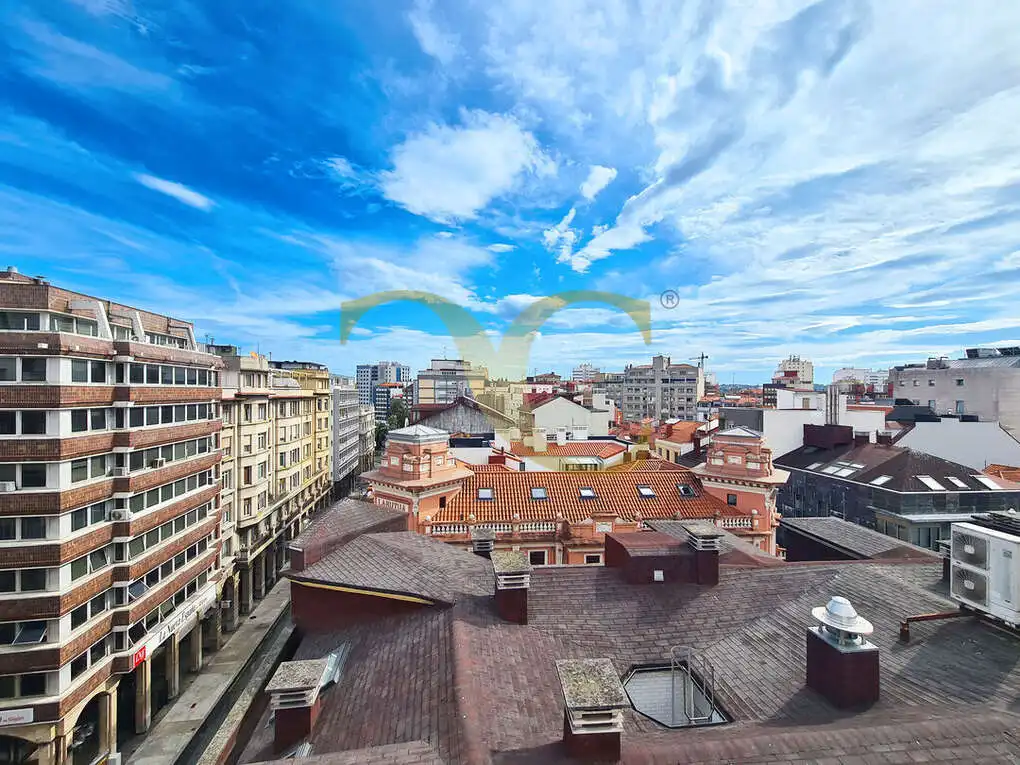 Vista exterior de Àtic en venda en Gijón  amb Calefacció, Terrassa i Traster