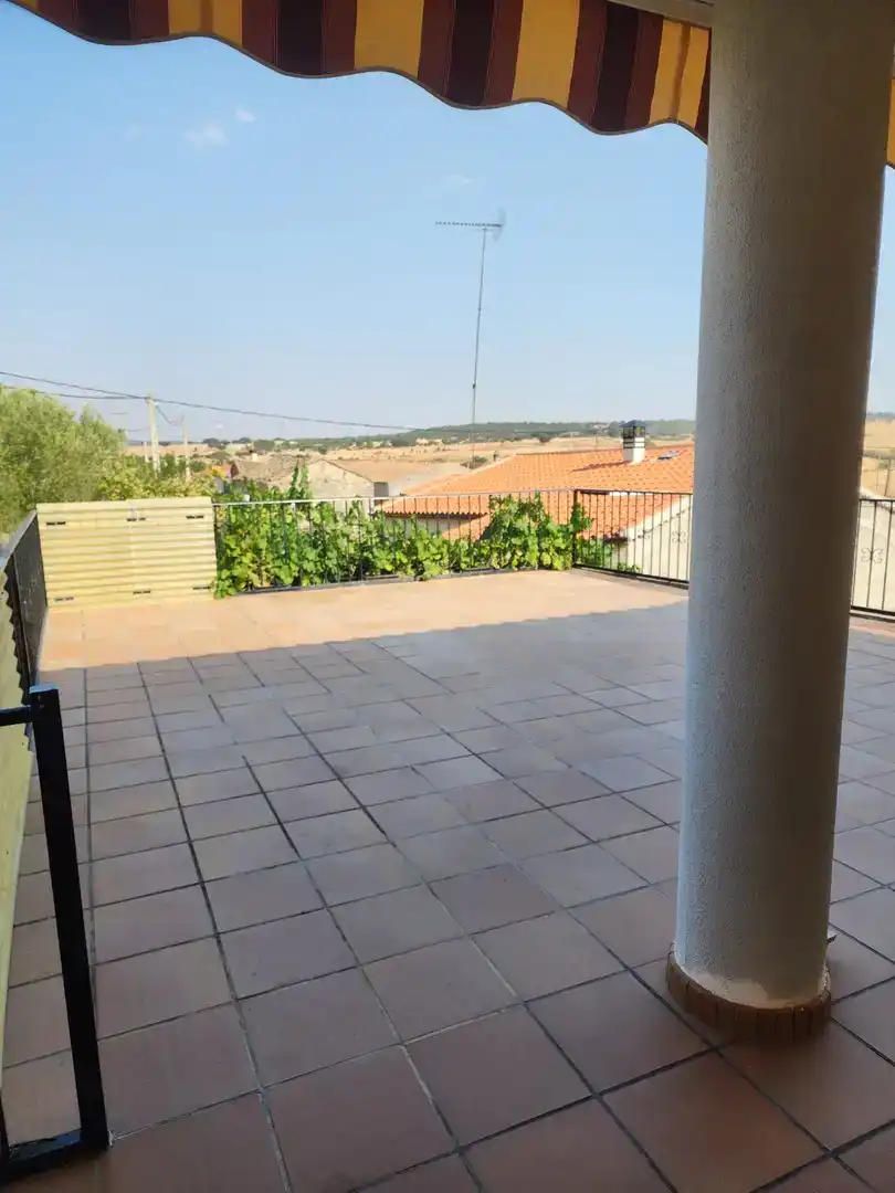 Terraza de Piso en venta en Alfaraz de Sayago con Jardín privado, Piscina y Amueblado