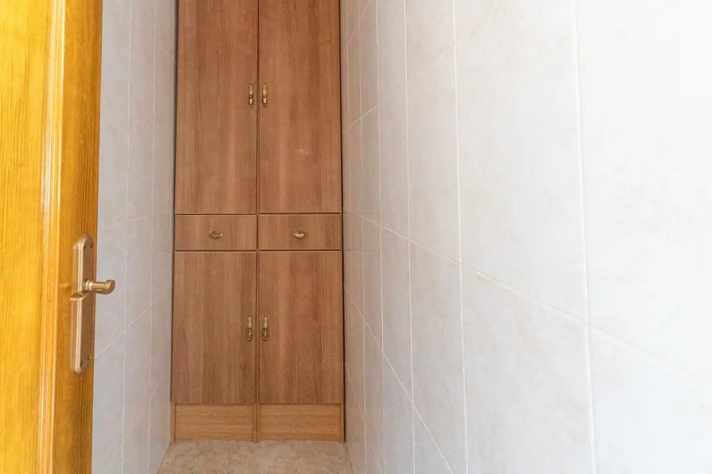 Badezimmer von Einfamilien-Reihenhaus zum Verkauf in Santa Pola mit Klimaanlage, Privatgarten und Terrasse