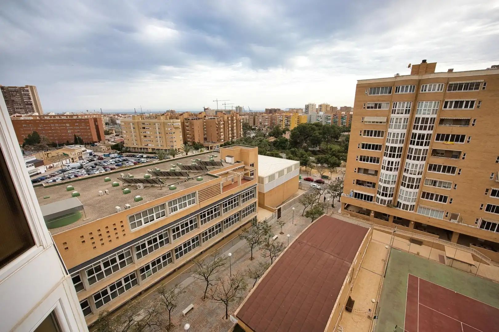 Vista exterior de Pis en venda en Alicante / Alacant amb Terrassa, Traster i Piscina comunitària