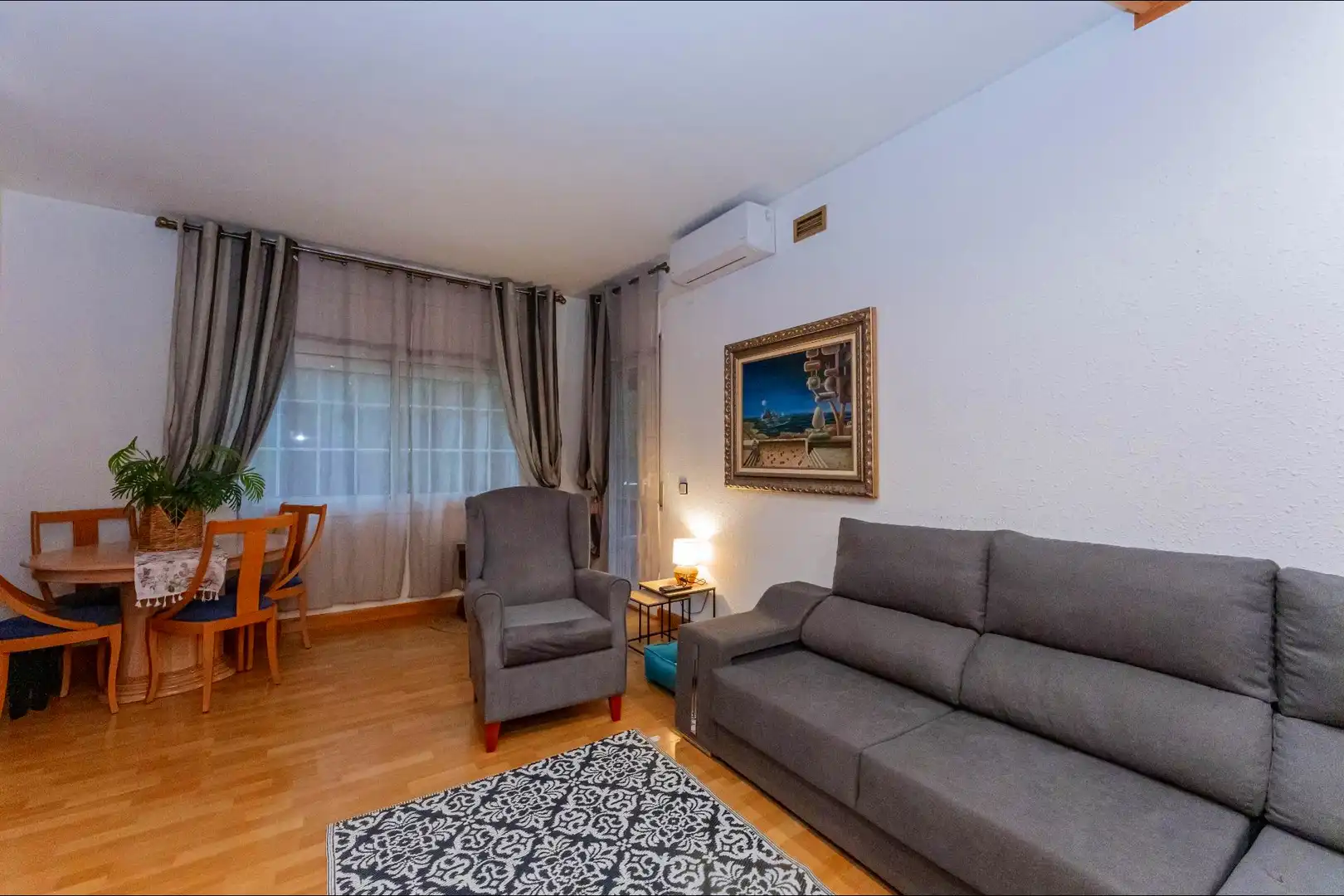Living room of Flat for sale in Gavà  with Air Conditioner, Heating and Parquet flooring
