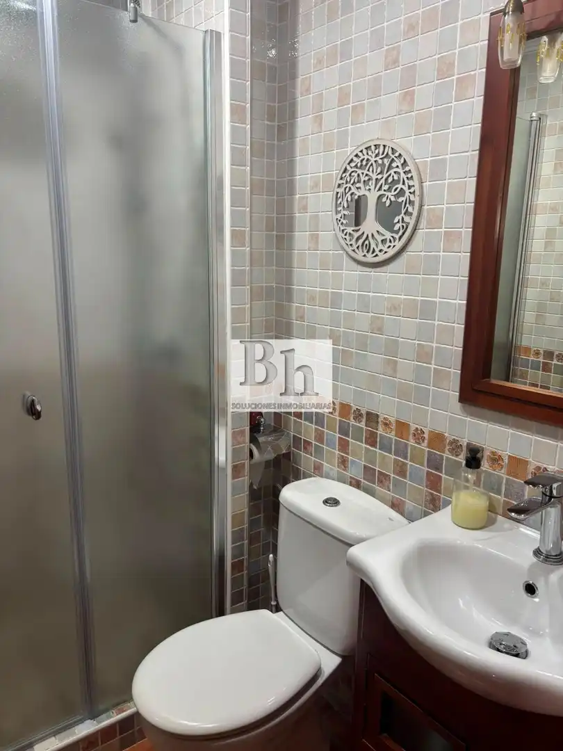Badezimmer von Wohnung zum Verkauf in Málaga mit Klimaanlage, Privatgarten und Parkett