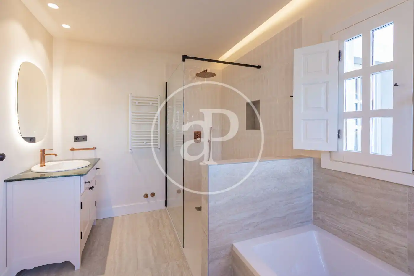 Bathroom of Houses for rent in Madrid  with Air Conditioner, Heating and Private garden