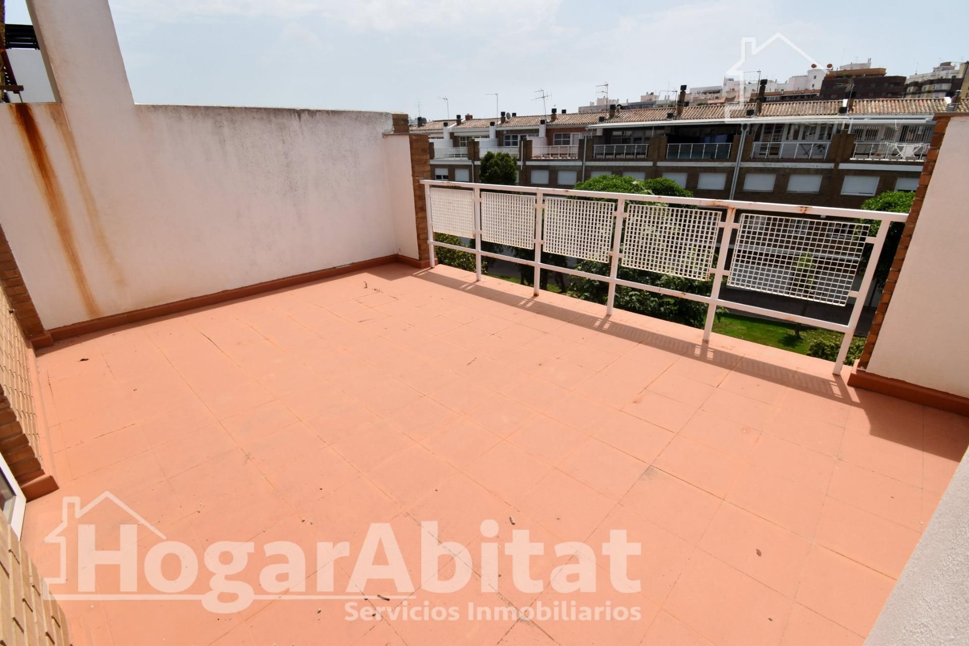 Terrassa de Casa adosada en venda en Burriana / Borriana amb Jardí privat, Terrassa i Alarma
