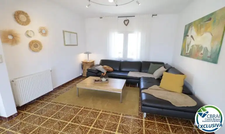 Sala d'estar de Casa o xalet en venda en Roses amb Aire condicionat, Calefacció i Piscina