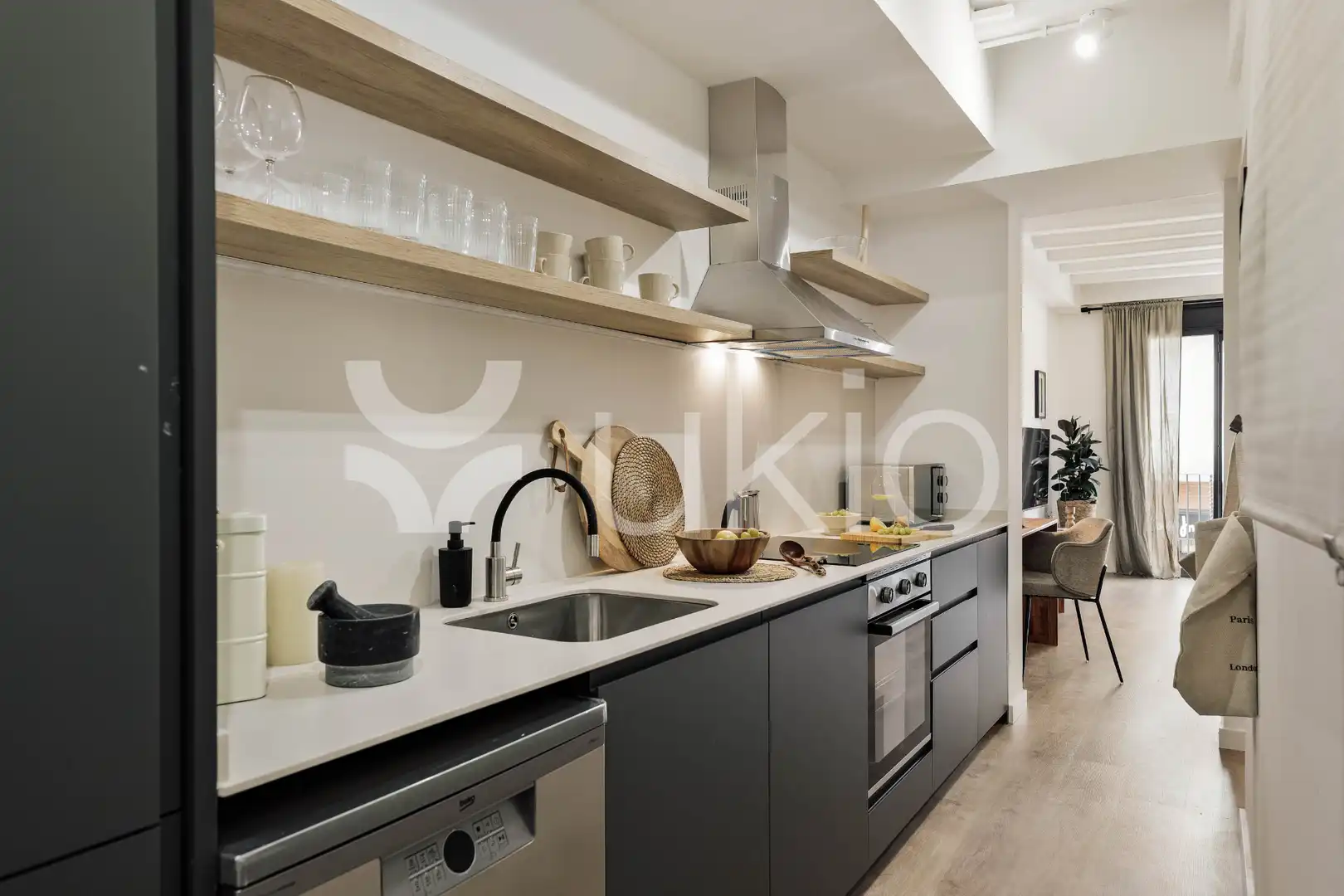 Cocina de Apartamento de alquiler en Barcelona con Aire acondicionado, Calefacción y Amueblado