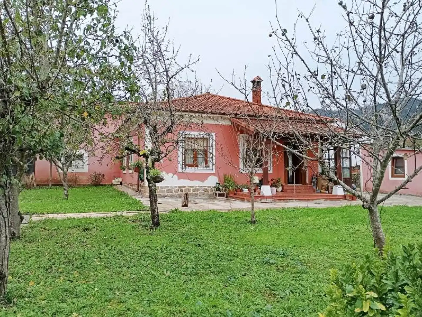 Vista exterior de Casa o chalet en venta en Los Corrales de Buelna  con Calefacción, Jardín privado y Terraza