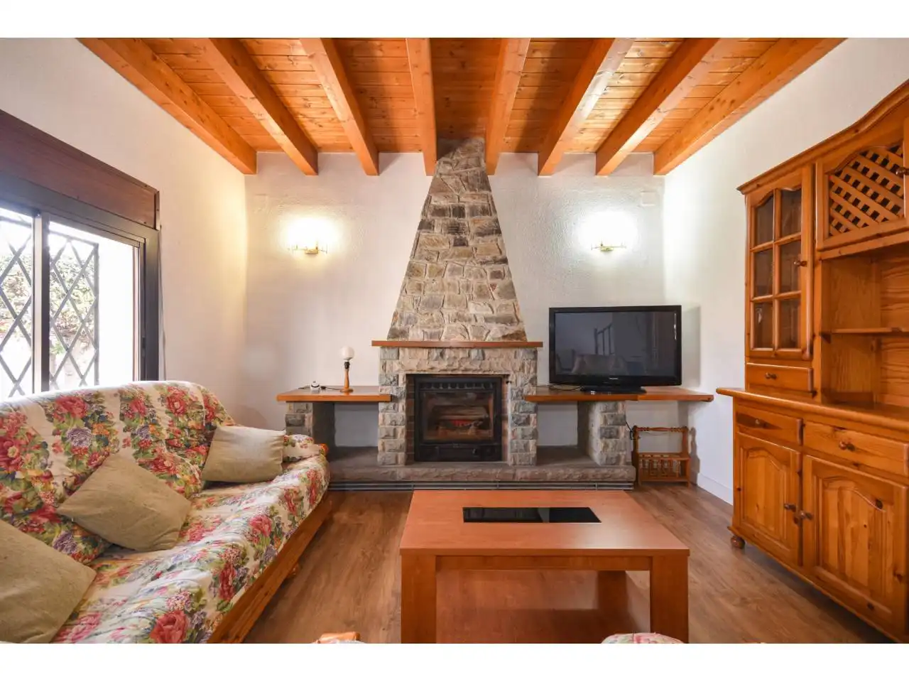 Sala de estar de Casa o chalet en venta en Santa Perpètua de Mogoda con Aire acondicionado, Calefacción y Jardín privado