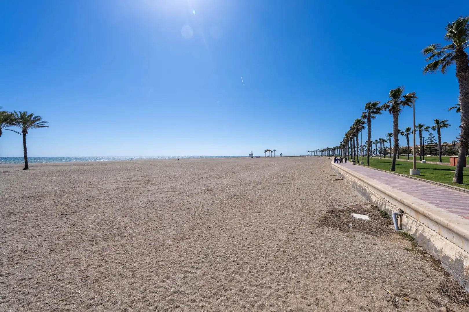 Vista exterior de Apartament en venda en Roquetas de Mar amb Aire condicionat, Calefacció i Jardí privat