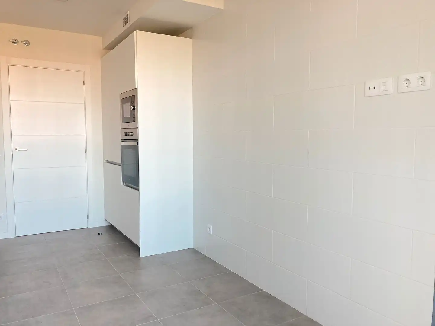 Cocina de Piso de alquiler en Sant Adrià de Besòs con Calefacción, Parquet y Terraza