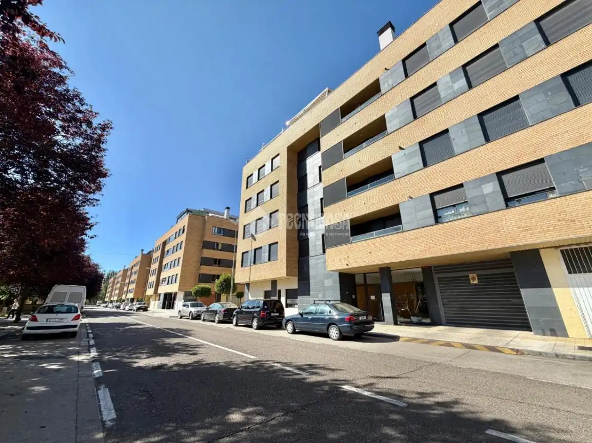 Vista exterior de Pis en venda en Palencia amb Parquet i Traster