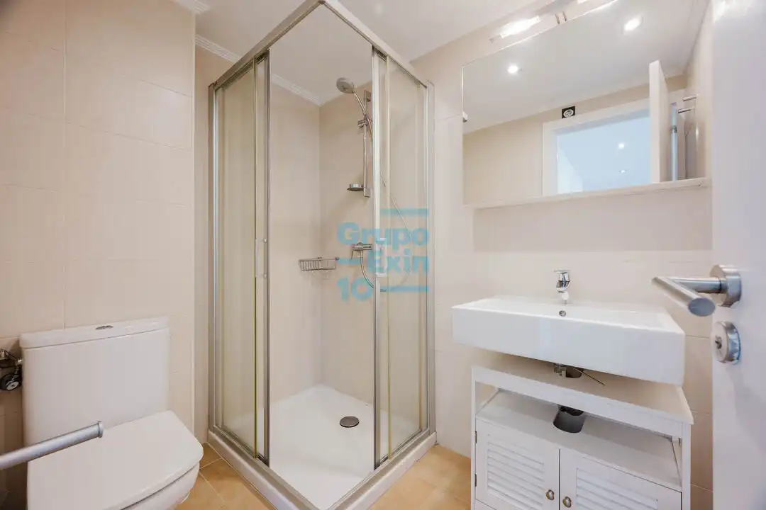 Bathroom of Flat for sale in Donostia - San Sebastián   with Heating and Terrace