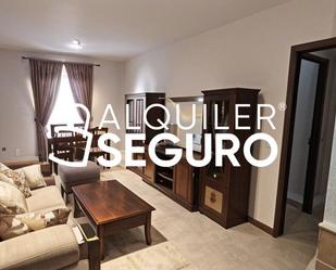 Sala d'estar de Estudi de lloguer en Coria del Río amb Aire condicionat i Moblat
