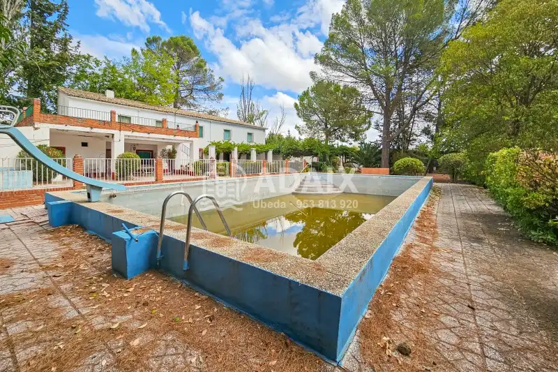 Piscina de Casa o chalet en venta en Úbeda con Terraza, Trastero y Balcón