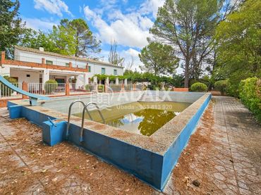 Casa con balcón en venta en Calle Laurel s/n