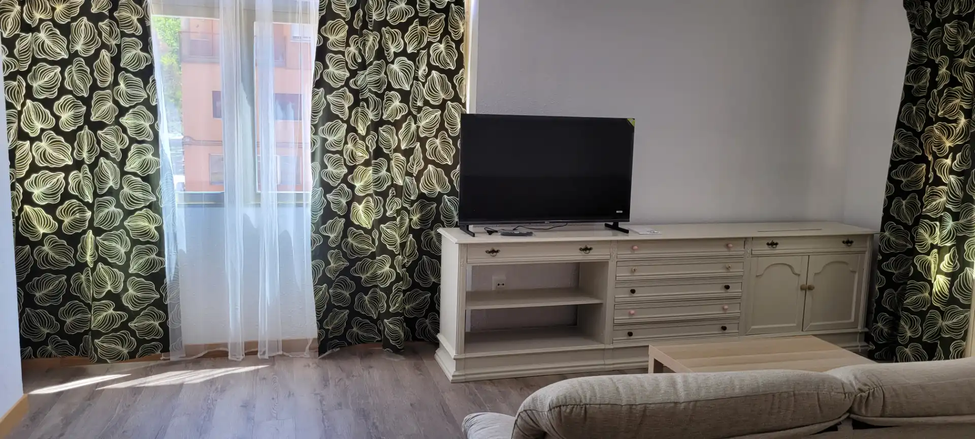 Living room of Flat for rent in Cuenca  with Heating, Parquet flooring and Furnished