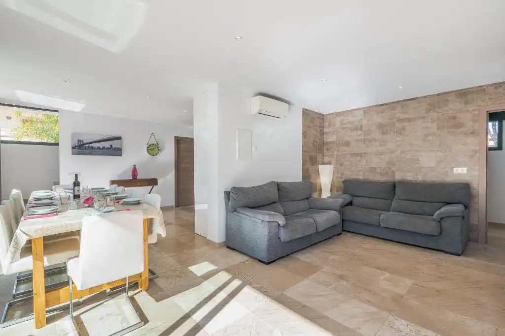 Sala d'estar de Casa o xalet en venda en Muro amb Aire condicionat, Jardí privat i Terrassa