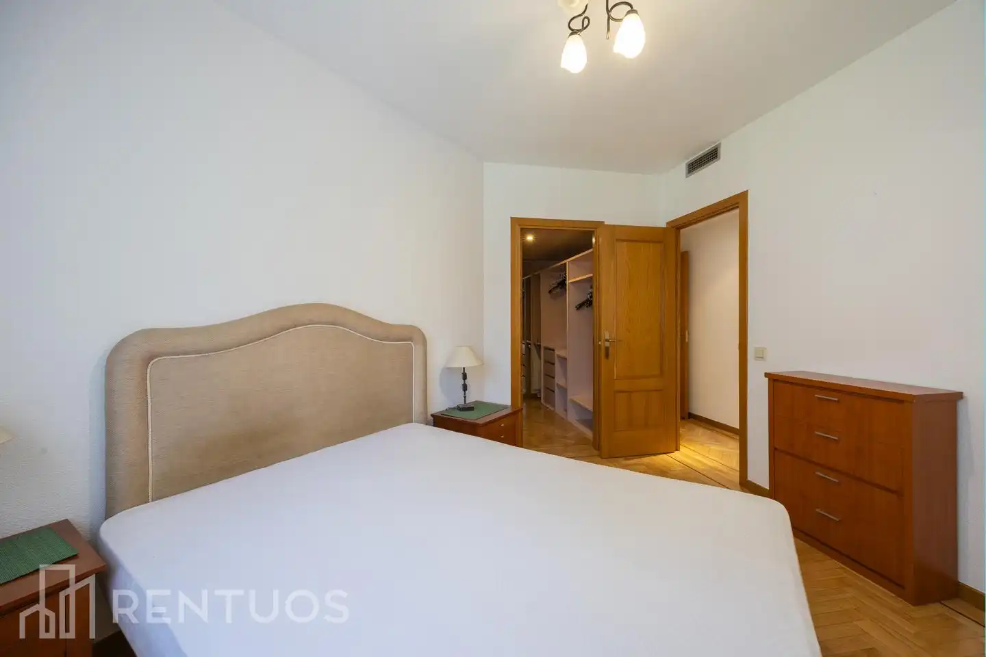 Dormitori de Pis de lloguer en Madrid amb Aire condicionat, Calefacció i Parquet