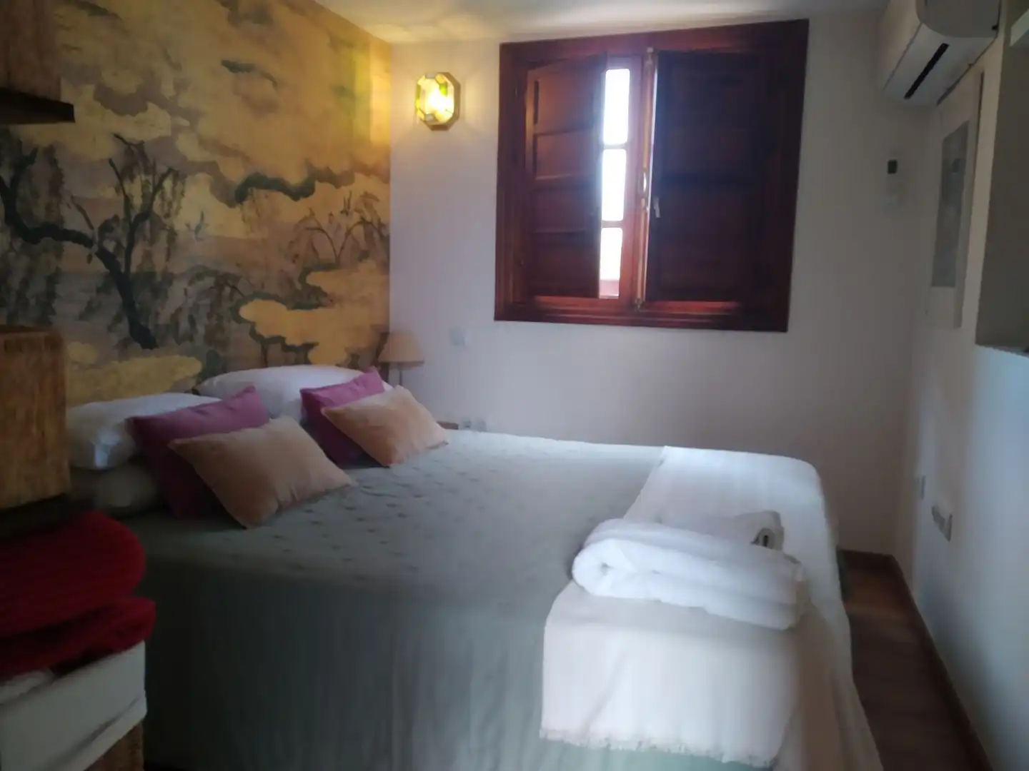 Schlafzimmer von Dachboden zur Miete in Málaga mit Klimaanlage, Terrasse und Möbliert