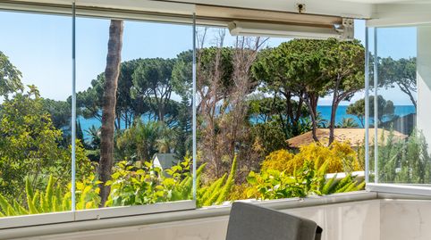 Residencia sofisticada con vistas parciales al mar en Jardín del Mediterráneo, centro de Marbella