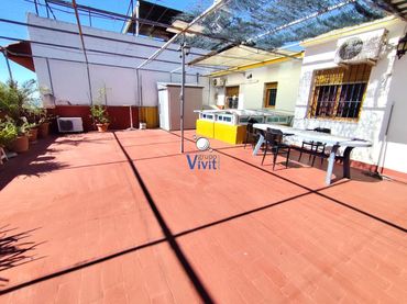 Casa amb balcó en venda a Este - Alcosa- Torreblanca
