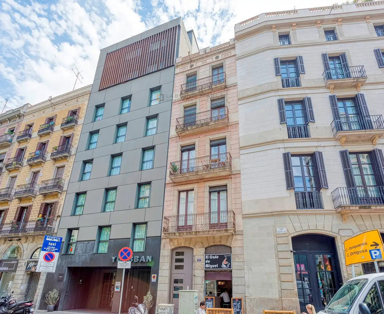 Außenansicht von Gebäude zum Verkauf in Barcelona