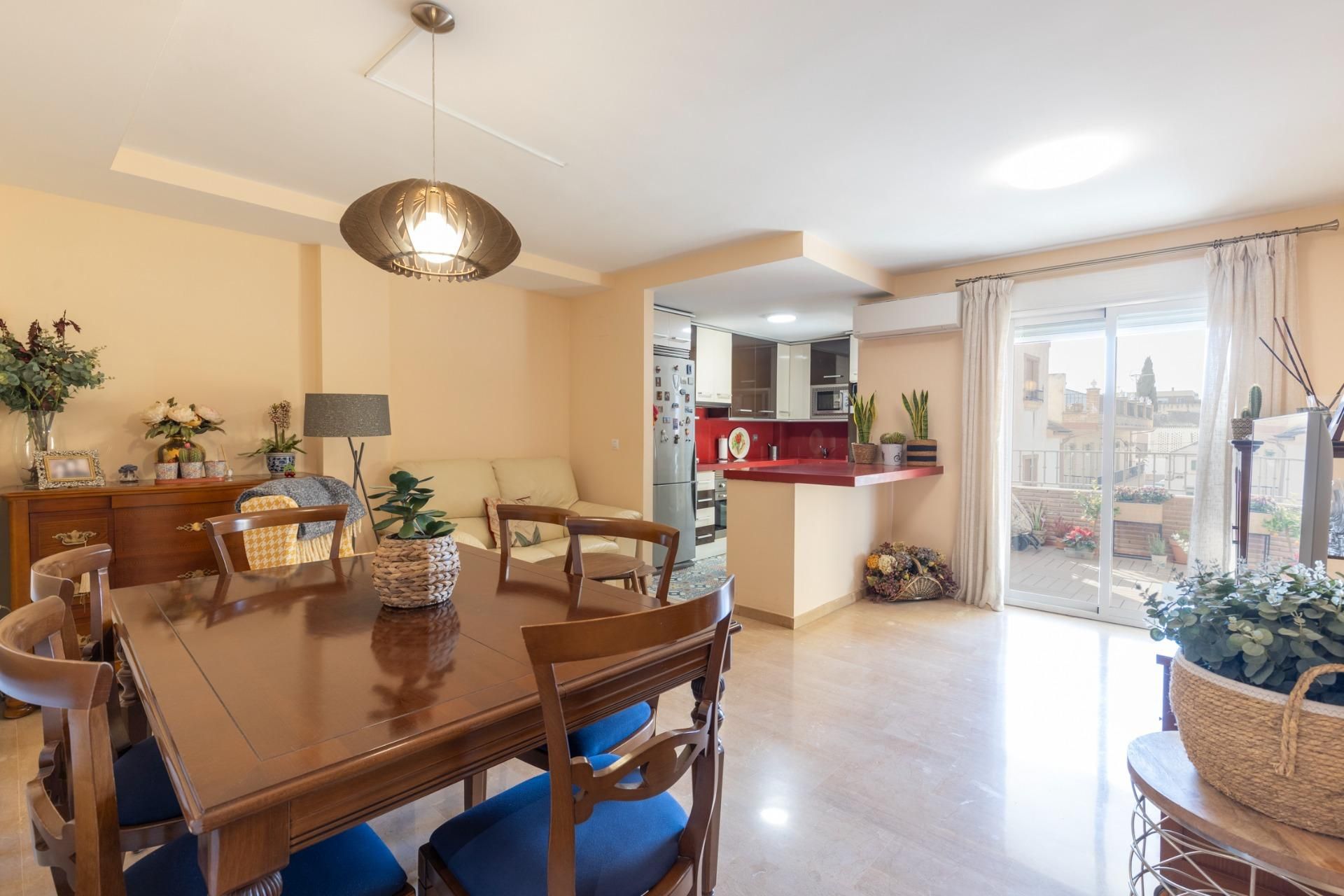 Menjador de Pis en venda en Churriana de la Vega amb Aire condicionat, Terrassa i Balcó