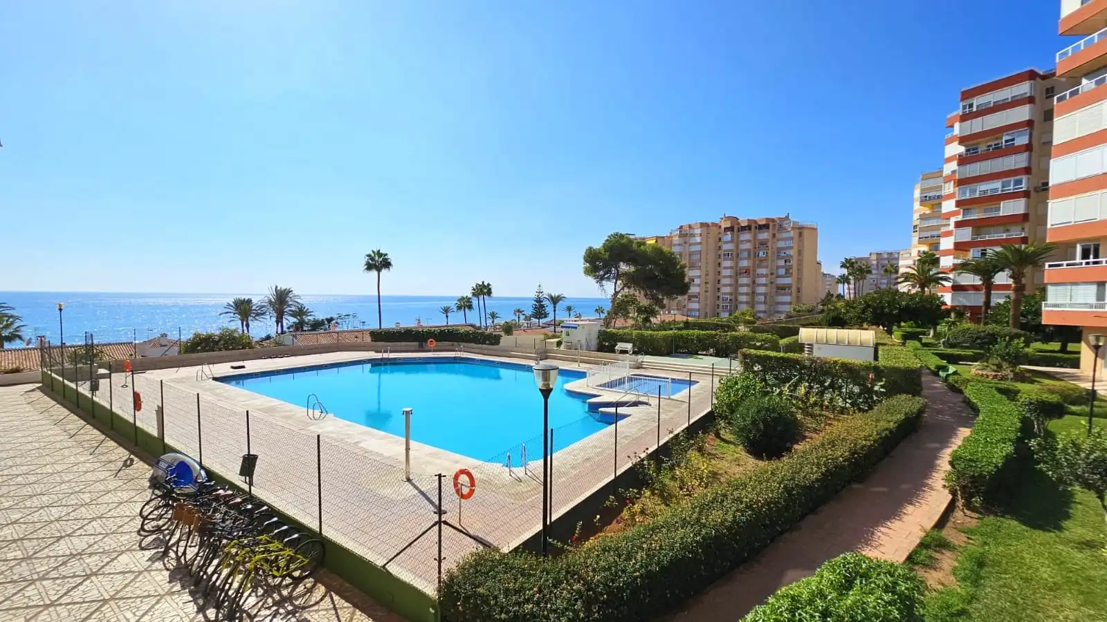 Piscina de Apartamento en venta en Torrox con Amueblado y Piscina comunitaria