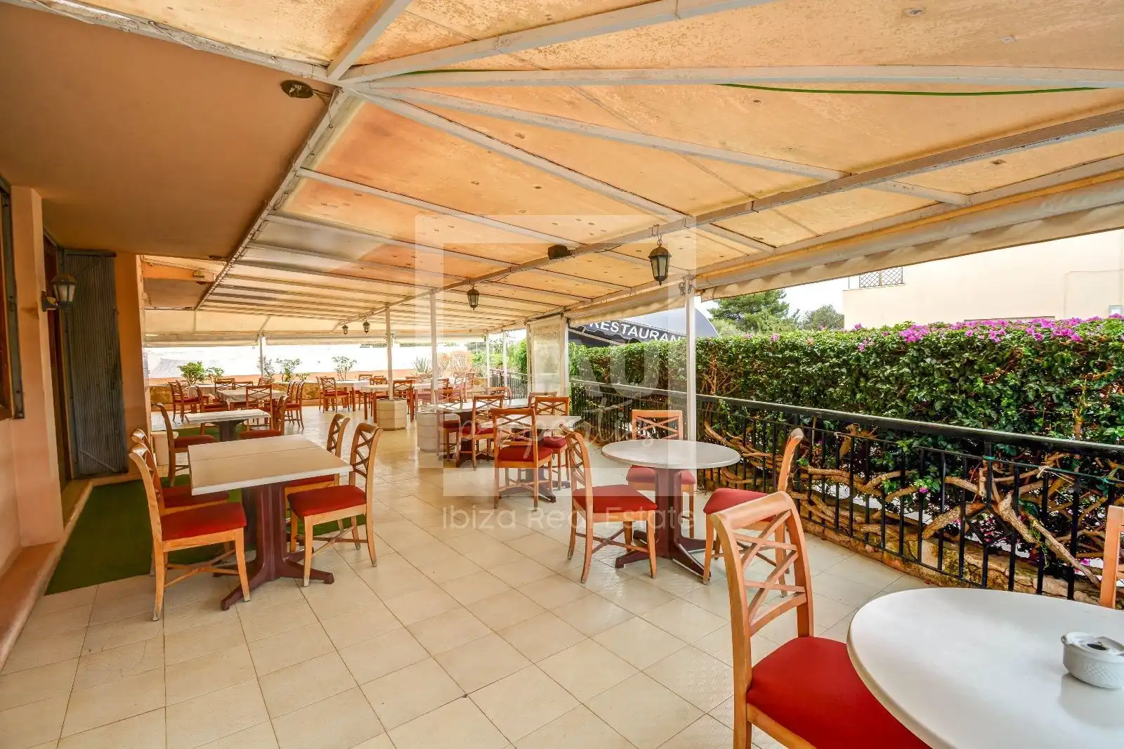 Local en venta en Sant Josep de sa Talaia con Aire acondicionado, Terraza y Amueblado