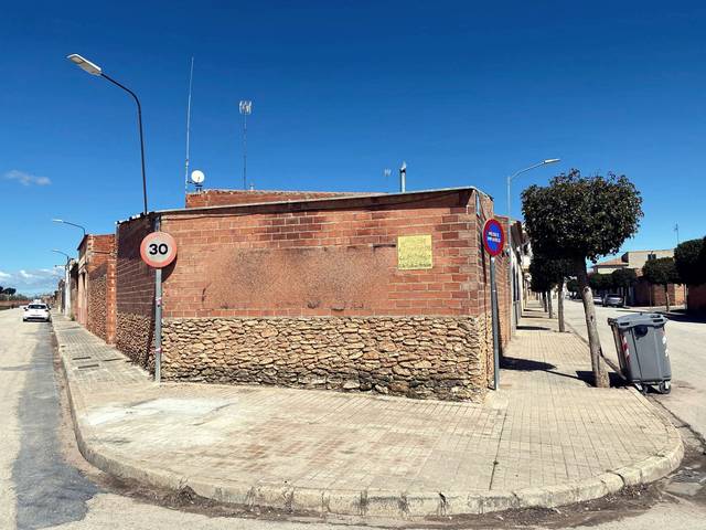 Terreno residencial en Venta en Alabarderos c/v Ramón y Cajal en Membrilla