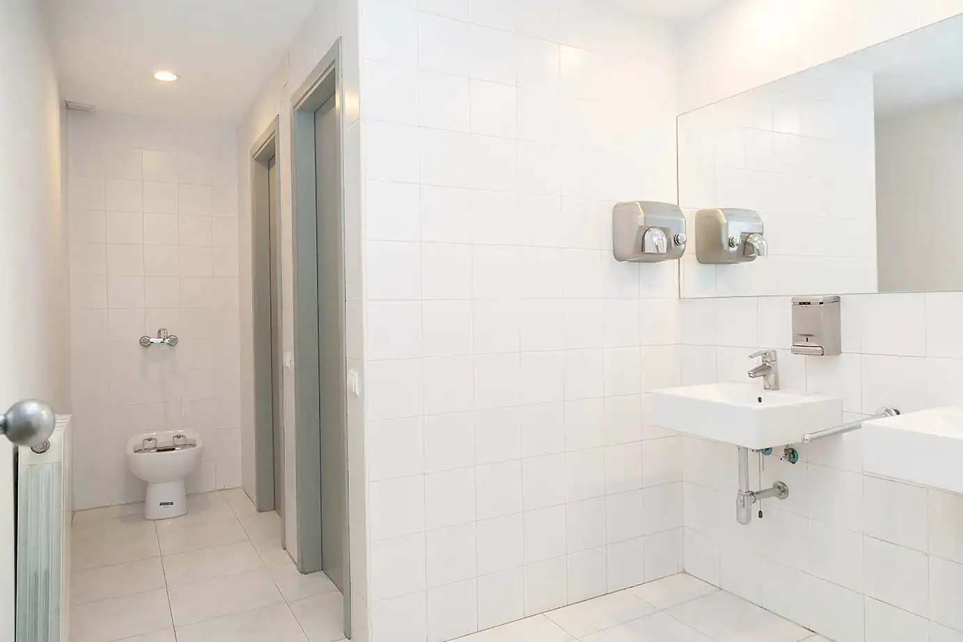 Baño de Nave industrial en venta en Molins de Rei con Alarma