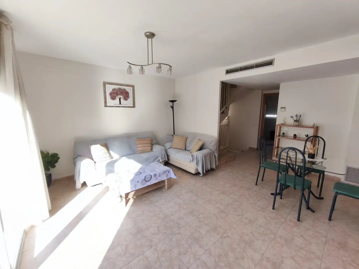 Sala d'estar de Casa adosada en venda en Cambrils amb Aire condicionat, Calefacció i Jardí privat