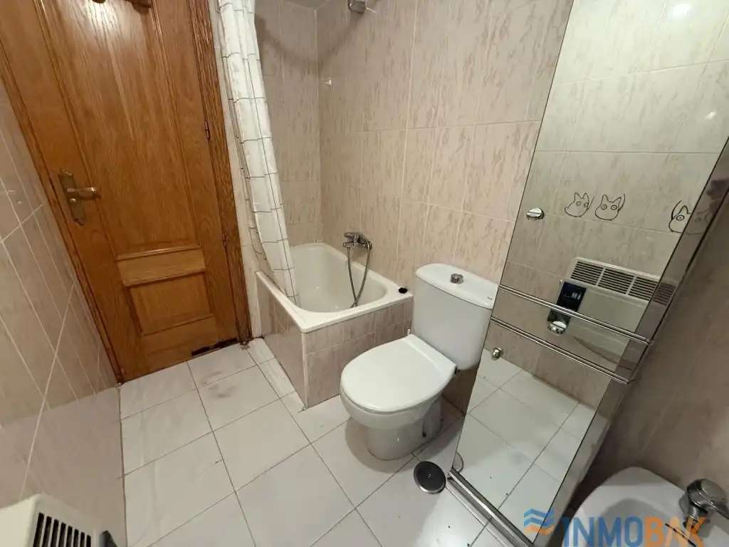Bathroom of Flat for rent in Salamanca  with Furnished