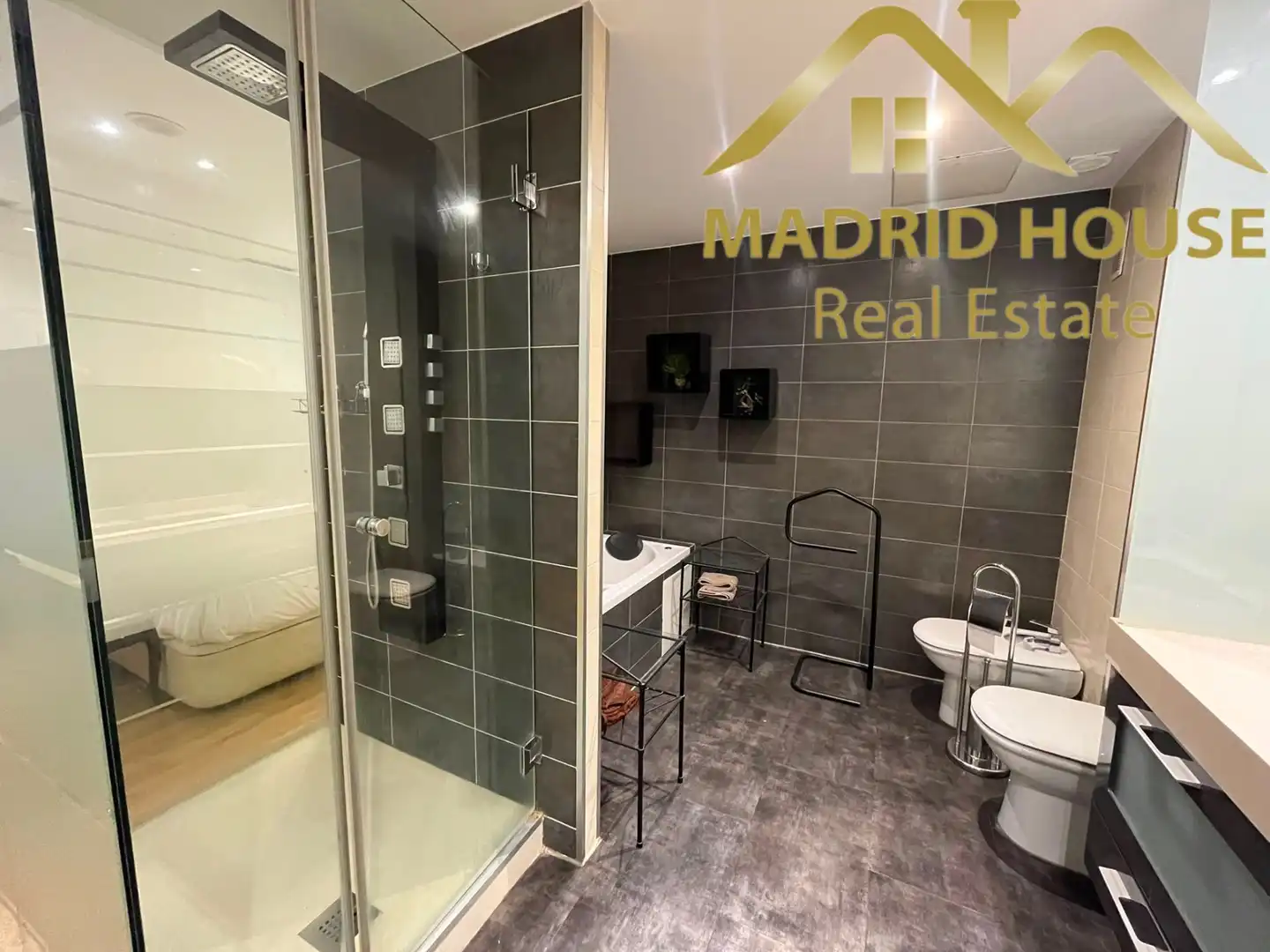 Badezimmer von Wohnung zum Verkauf in Madrid mit Klimaanlage, Heizung und Möbliert