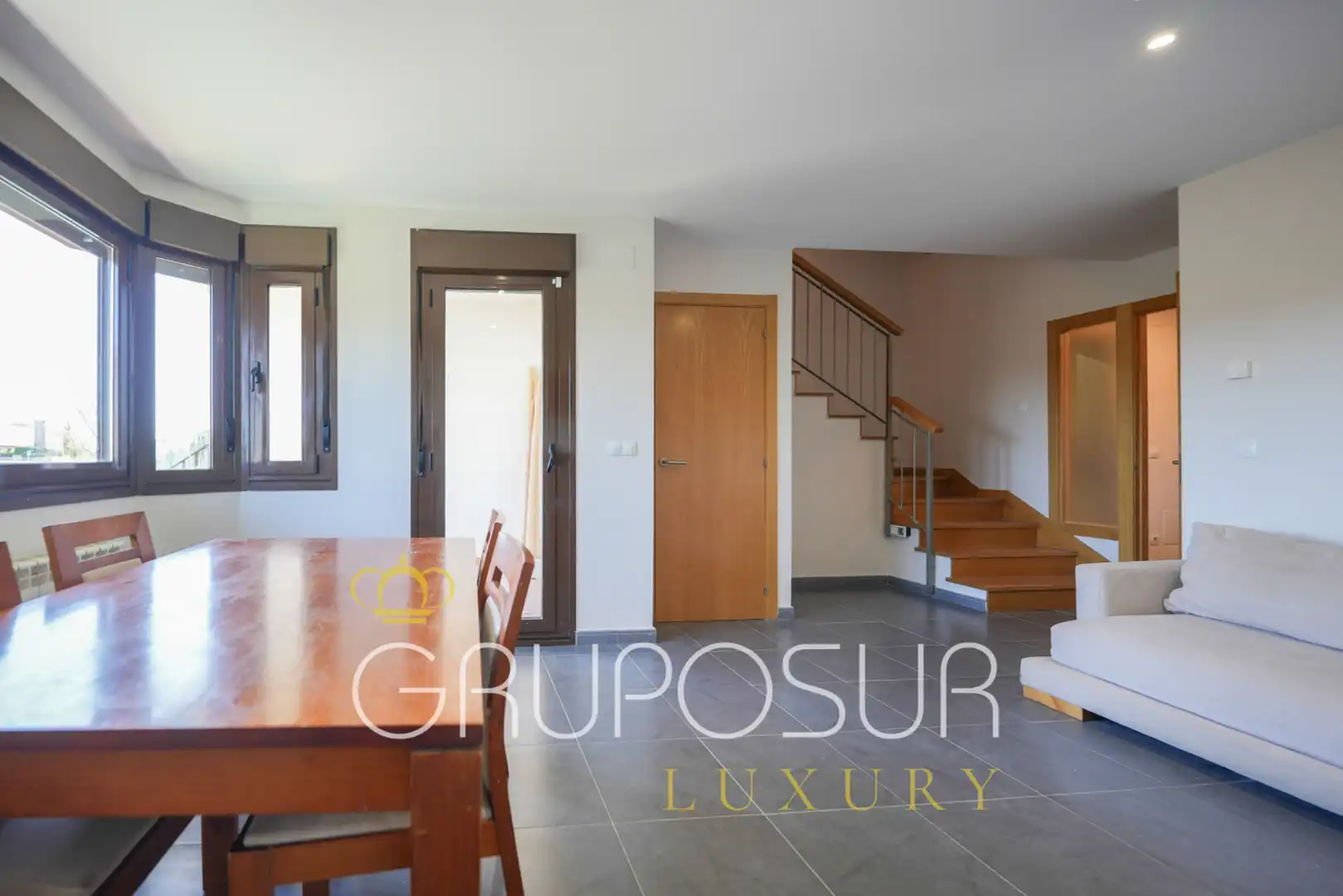 Esszimmer von Einfamilien-Reihenhaus zum Verkauf in Aldeamayor de San Martín mit Heizung, Privatgarten und Parkett