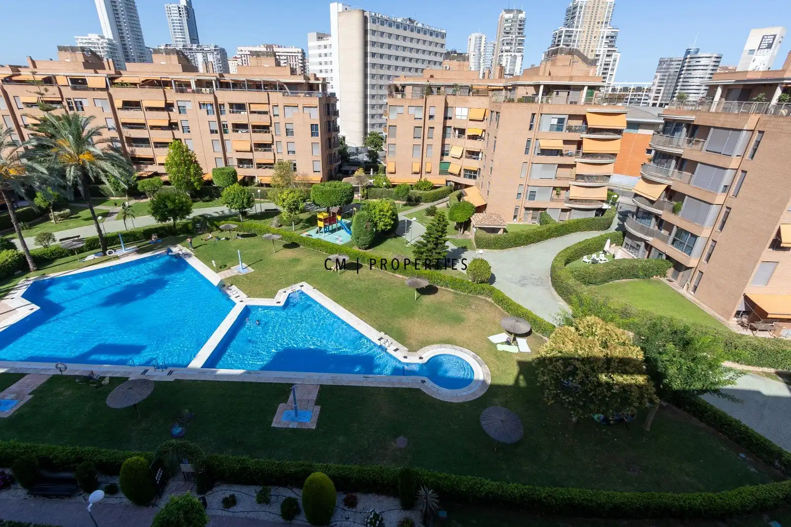 Piscina de Ático de alquiler en Valencia con Aire acondicionado, Calefacción y Trastero