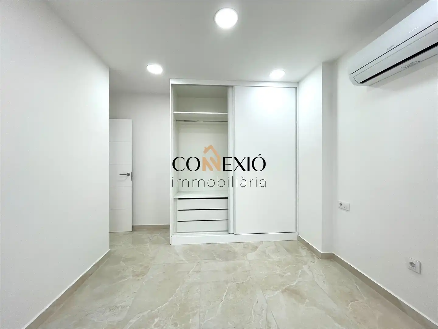 Habitación de Planta baja en venta en Sarrià de Ter con Aire acondicionado, Calefacción y Terraza
