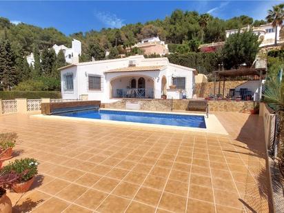 Vista exterior de Casa o xalet en venda en Jávea / Xàbia amb Aire condicionat, Terrassa i Piscina