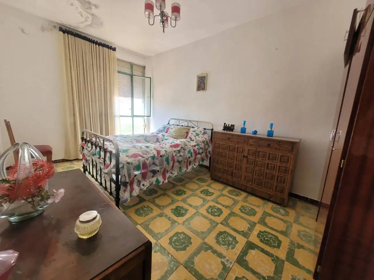 Dormitori de Casa o xalet en venda en Baza amb Jardí privat, Terrassa i Moblat