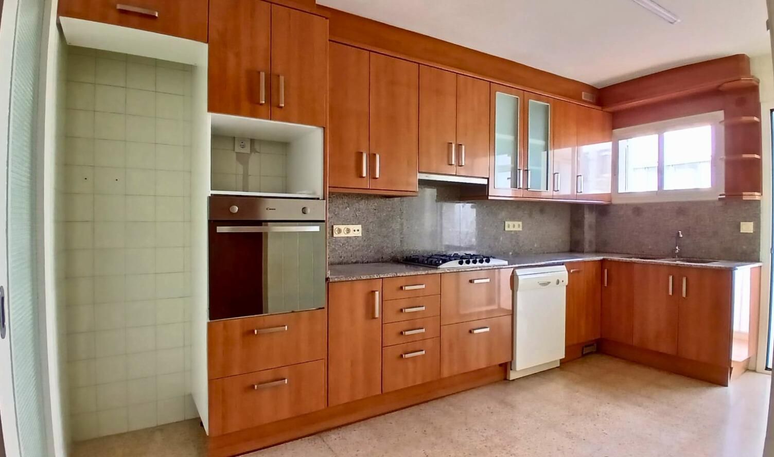 Cuina de Pis en venda en Cambrils amb Calefacció, Terrassa i Balcó