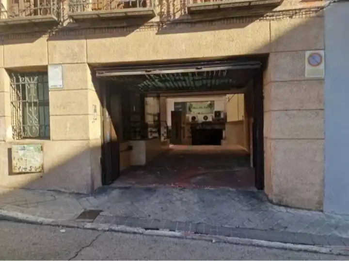 Parkplatz von Garage zur Miete in Latina